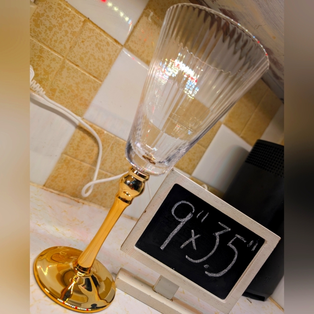 Contemporary NWOT clear/gold crystal‎ 9" textured wine glass/ goblet